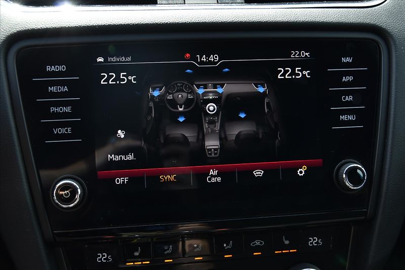 Škoda Octavia RS 2.0TSI 180kW NAVI ACC - fotka 23 z 27
