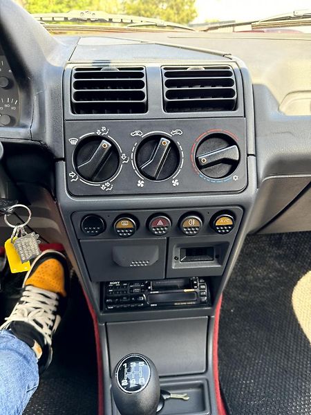Peugeot 205 GTI 1.9 88 kW - fotka 10 z 16