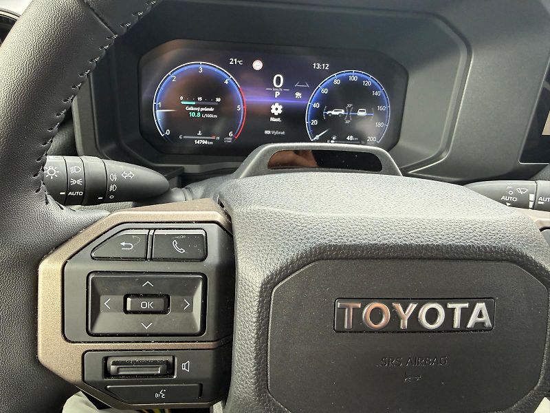 Toyota Land Cruiser 2.8 D-4D 6AT Executive MHEV AW - fotka 18 z 30
