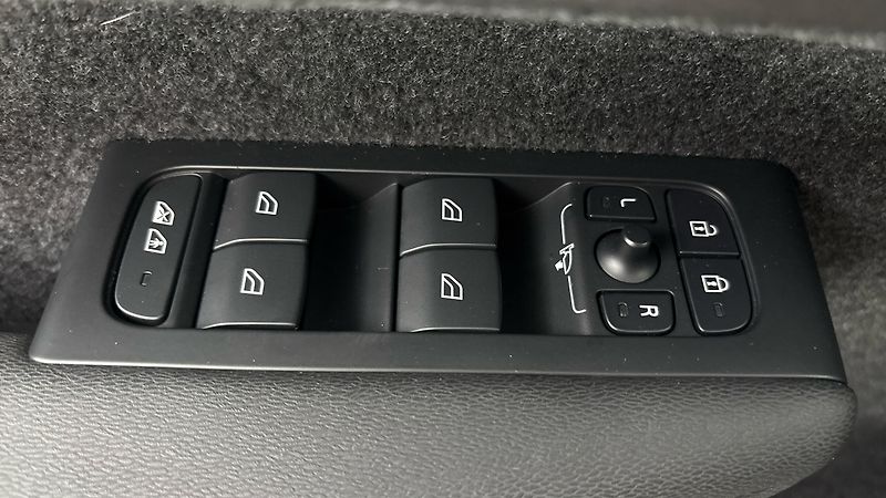 Volvo XC40 2.0 B3 AUT Core - fotka 22 z 27