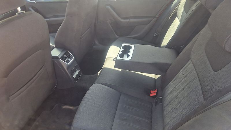 Škoda Octavia 1,6 Tdi - fotka 11 z 12