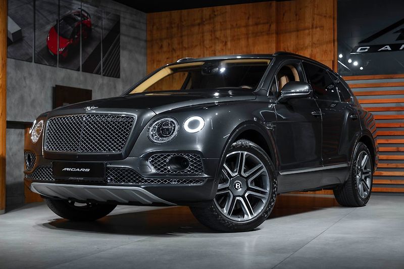 Bentley Bentayga - fotka 4 z 21