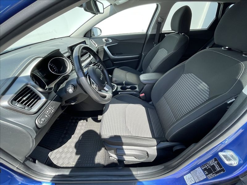 Kia Ceed 1,5 T-GDI Combi Top PDC  SW - fotka 4 z 22