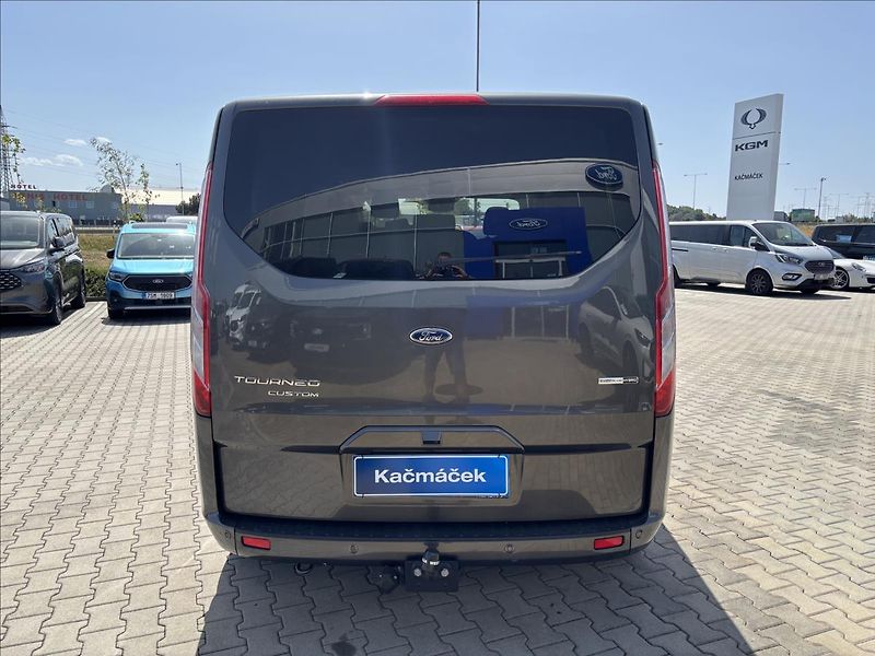 Ford Tourneo Custom 2,0 EcoBlue 110kW L2 Titanium - fotka 4 z 41