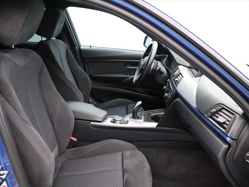 BMW Řada 3 2,0 320d 135 kW CZ M Paket - fotka 11 z 29