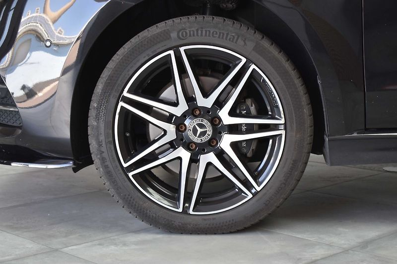 Mercedes-Benz Třídy V V 300d 4MATIC*AMG*TAŽNÉ*DPH* - fotka 33 z 39