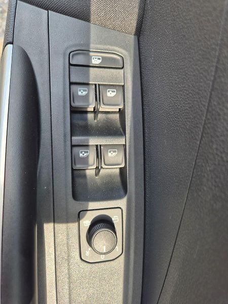 Škoda Fabia 1,0 TSI 85kW Top Selection, zá - fotka 11 z 27