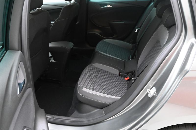 Opel Astra 1,5 CDTi 90 kW Park. Kamera Zá - fotka 14 z 29