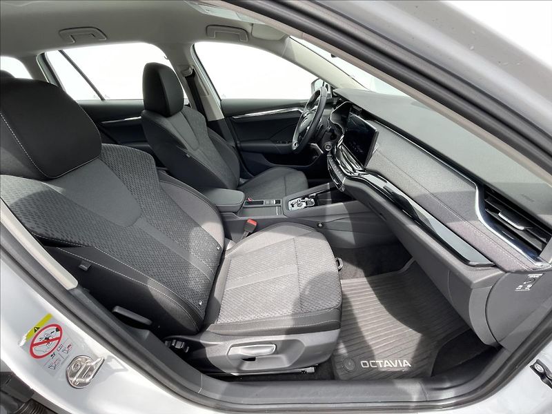 Škoda Octavia 2,0 TDI DSG Combi Style LED - fotka 18 z 24