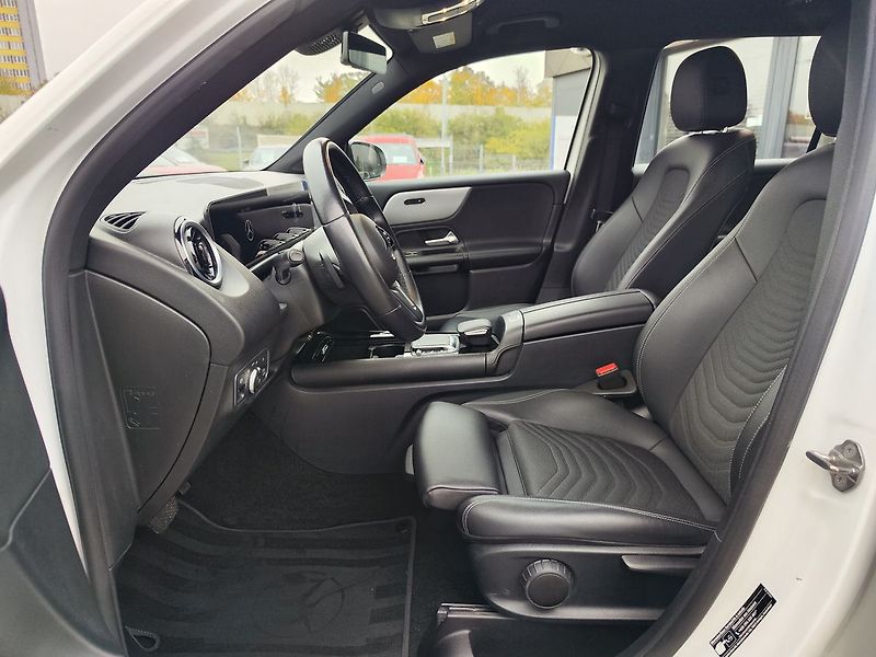 Mercedes-Benz GLB 200d/4Matic AT ČR 1.Maj 7Míst - fotka 14 z 31