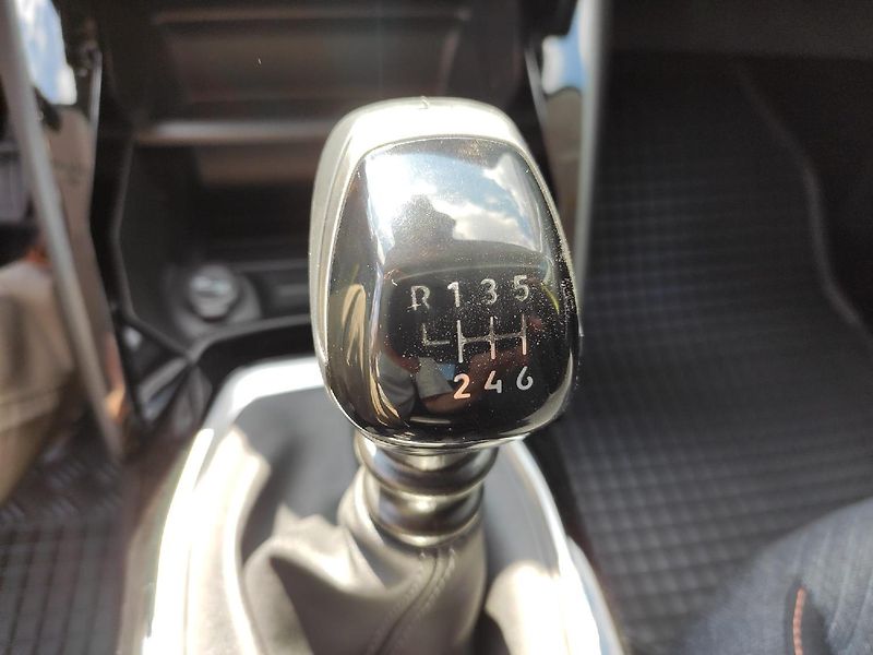 Peugeot 208 (2026) 1.2 100K MAN6 BUSINESS NAVI - fotka 23 z 29