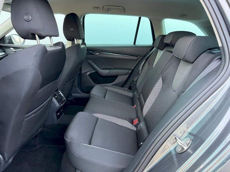 Škoda Octavia (2023) Combi 2.0 TDI 110kW DSG Tour - fotka 26 z 35