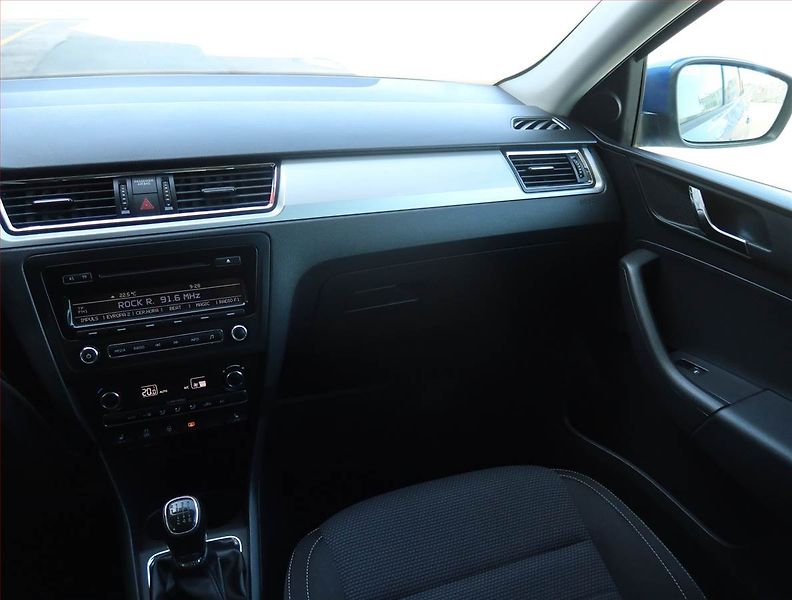 Škoda Rapid (2014) Spaceback 1.2 TSI, Tempomat - fotka 8 z 23