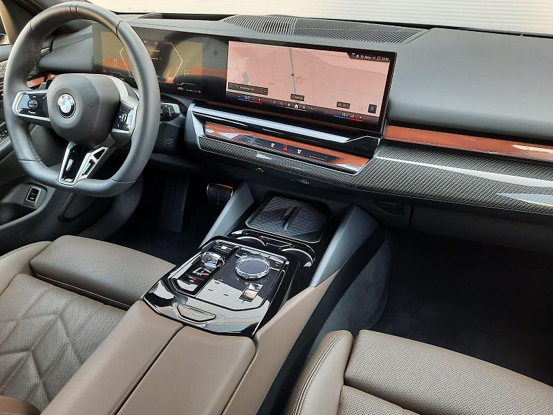 BMW Řada 5 540d xDrive Touring M Sport - fotka 16 z 17