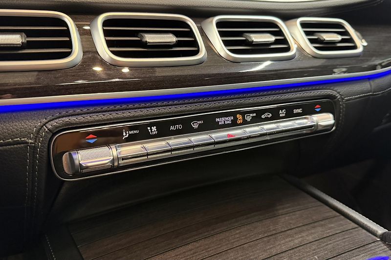 Mercedes-Benz GLE (2021) GLE 300d 4Matic AMG Line - fotka 15 z 94