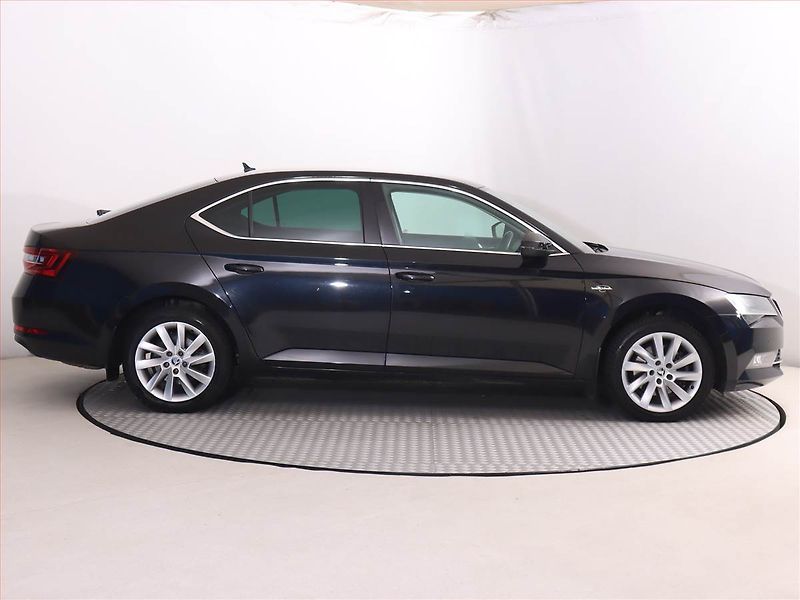 Škoda Superb (2016) Laurin&Klement 1.8 TSI - fotka 6 z 21