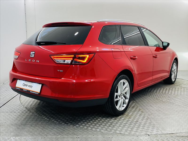 Seat Leon 1,4 TSI 92 kW Style LED - fotka 2 z 25
