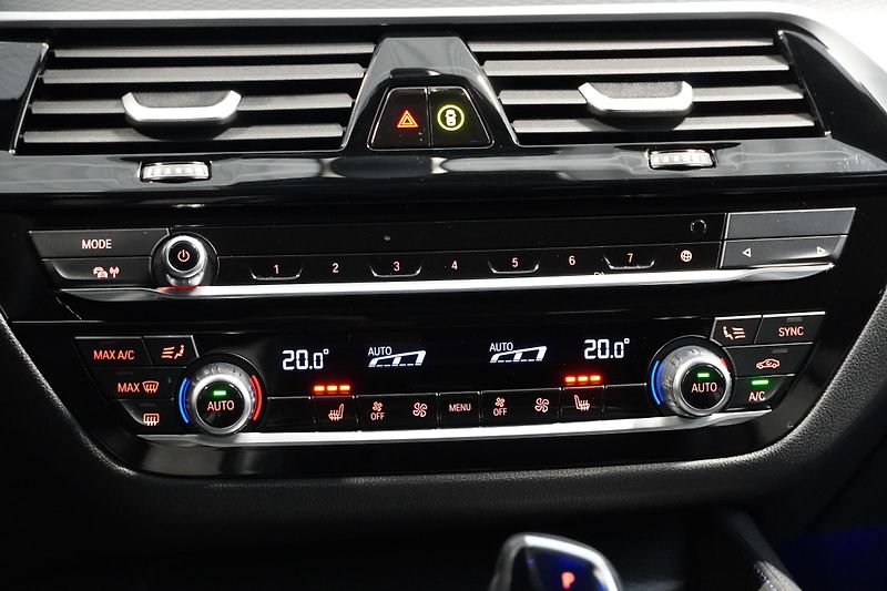 BMW Řada 5 520dxDrive,M-Packet,Tažné,ACC - fotka 26 z 37