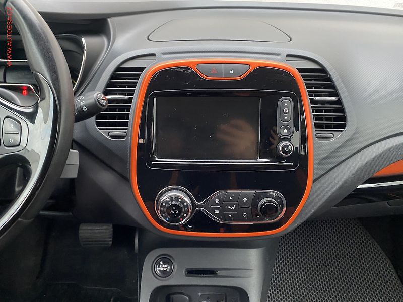 Renault Captur (2015) 1.2 TCe, Intense, AT, navi - fotka 12 z 17