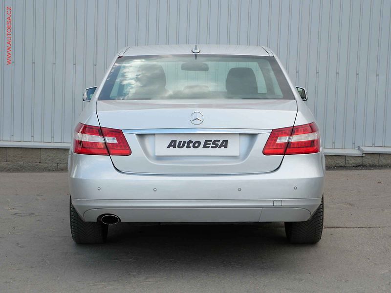 Mercedes-Benz Třídy E (2010) 1.8, AT, LED - fotka 5 z 22