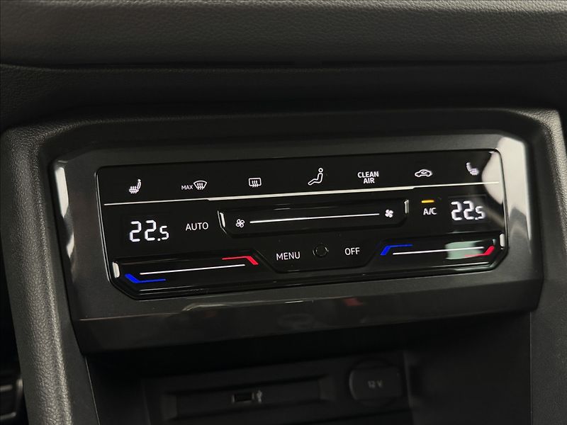 Volkswagen Tiguan 1,5 TSi DSG HUD KAMERA TAŽNÉ - fotka 27 z 50