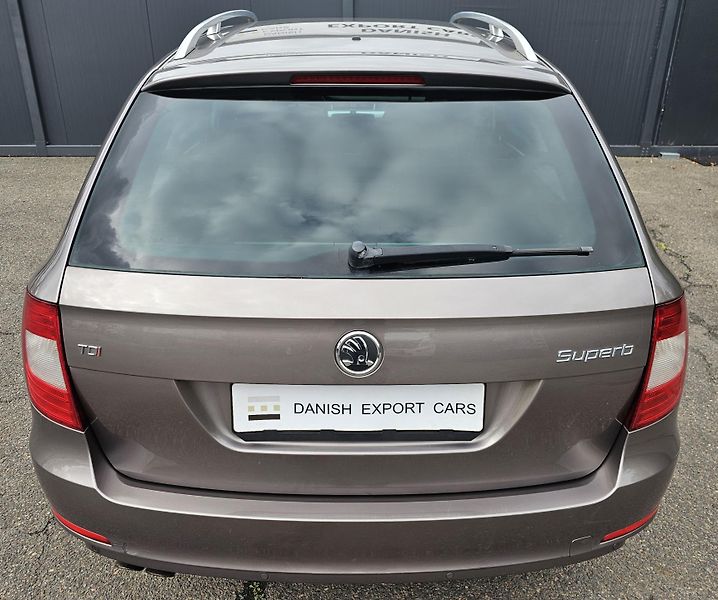 Škoda Superb 2.0 TDI 103kW,SENZORY,SERVISKA - fotka 12 z 53