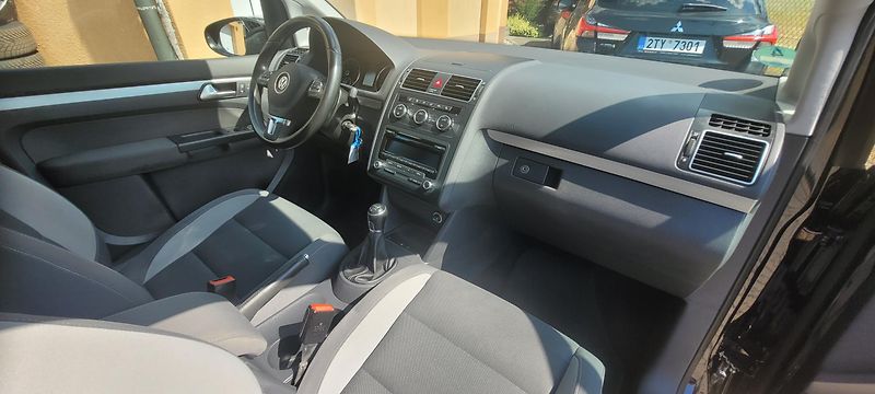 Volkswagen Touran (2013) 1,2TSi 77kW benzín „Life“ - fotka 15 z 35