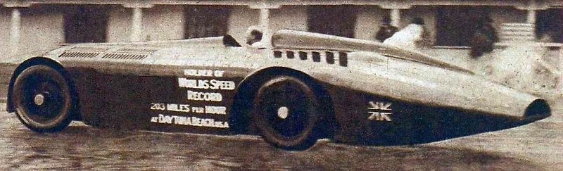 Rekordní automobil Sunbeam 1000HP, známý také jako Mystery nebo Slimák, tak jak byl po léta vystavován v britském Nationa Motor Museum v Bealieu.