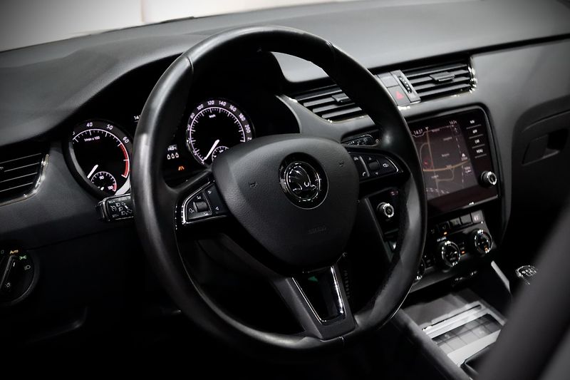 Škoda Octavia 3 FL Combi 1.4 TSI 110 kW - fotka 12 z 31