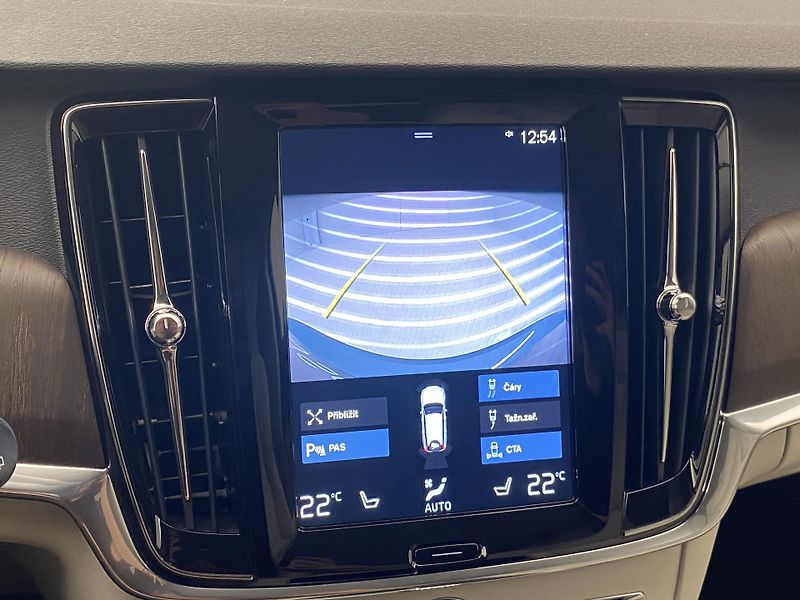 Volvo V90 CC B4 AWD MOMENTUM AUT - fotka 52 z 52