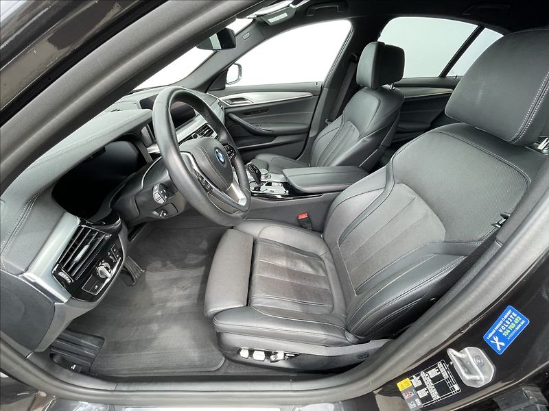 BMW Řada 5 2,0 530e xDrive A8 Luxury Line - fotka 4 z 22