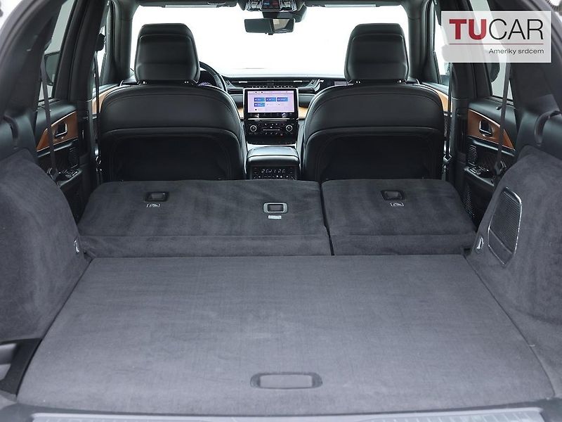 Jeep Grand Cherokee (2022) Summit Reserve 5.7 V8 HEMI  - fotka 38 z 41
