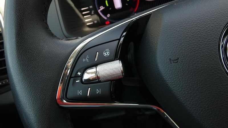 Škoda Karoq 1,5 TSI DSG Style - fotka 11 z 22