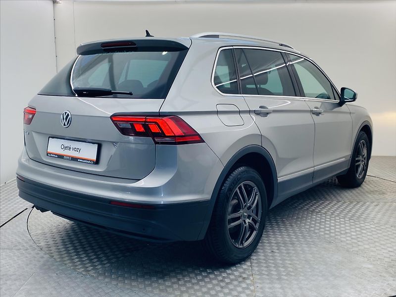 Volkswagen Tiguan 2,0 TDI DSG 110 kW COMFORTLINE - fotka 2 z 27
