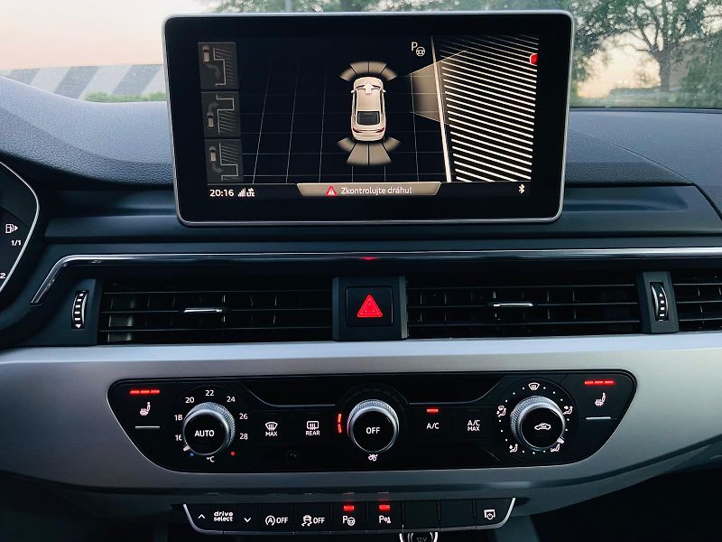 Audi A5 2.0i 140KW AUT KAMERY VÝHŘEV - fotka 40 z 52