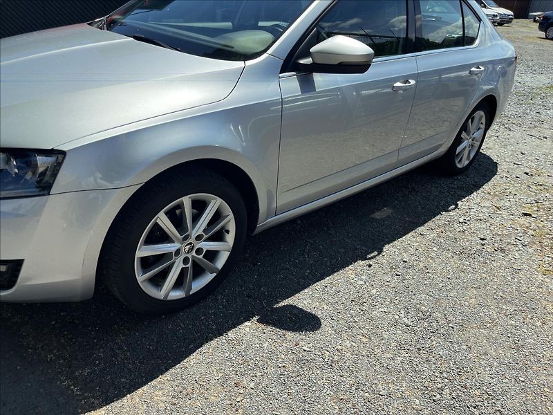Škoda Octavia 1,4 TSi 103 kw Elegance  Xenon - fotka 42 z 46