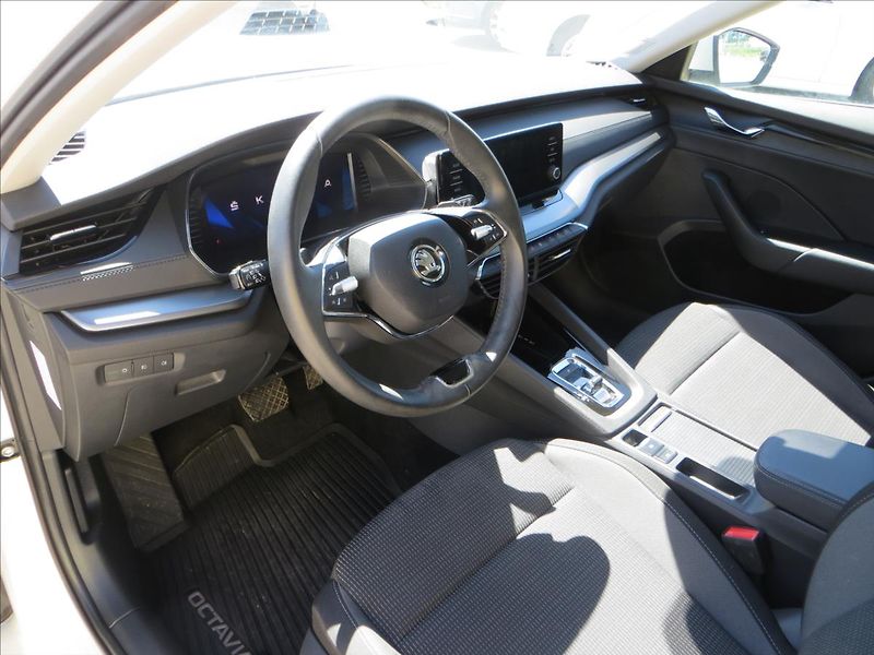 Škoda Octavia 1,5 TSI 110kW DSG Ambition ČR - fotka 12 z 26