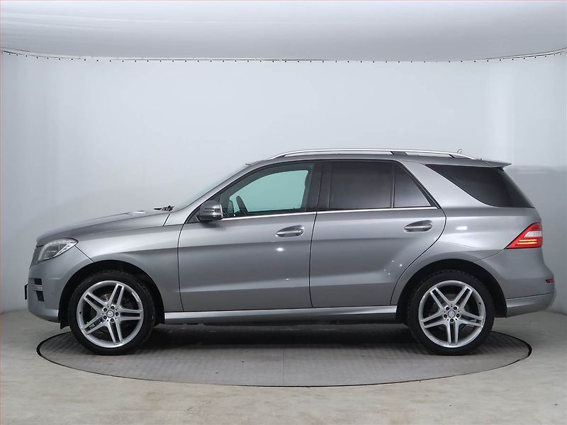 Mercedes-Benz Třídy M (2013) AMG line ML 350 BlueTEC, 4X4 - fotka 3 z 14