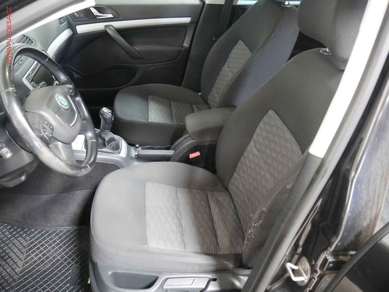 Škoda Octavia (2011) 2.0TDi, P.čidla - fotka 9 z 20