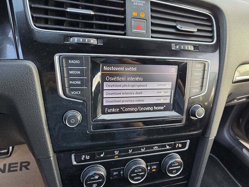 Volkswagen Golf 2.0 GTI - fotka 23 z 49