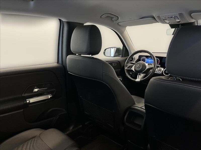 Mercedes-Benz GLB 200 d 4MATIC - fotka 21 z 22