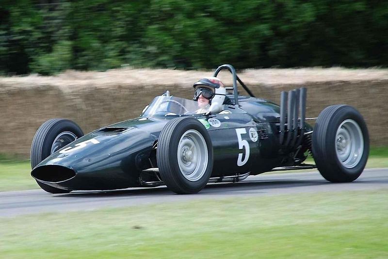 Před nedávnem jeden z legendárních závodníků Formule 1 všech dob Jackie Stewart, kterému se přezdívalo „Létající Skot“, oslavil 85. narozeniny.