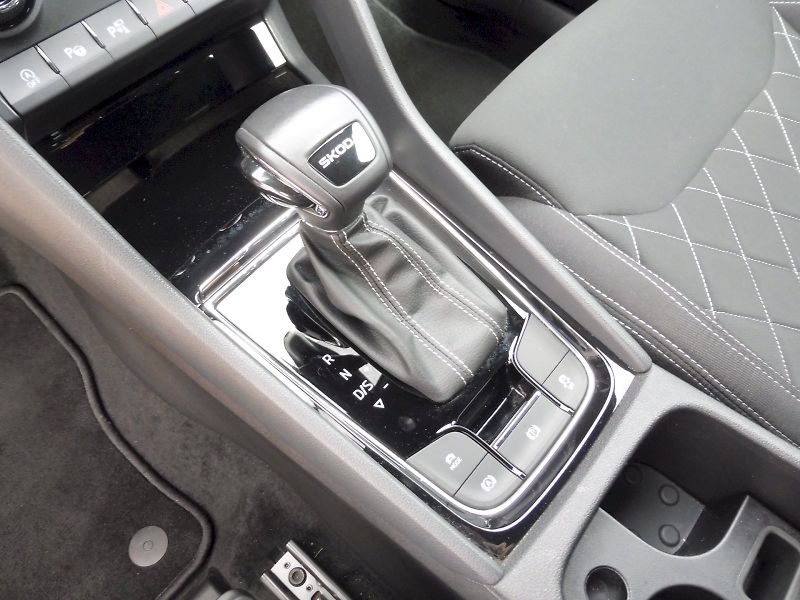 Škoda Karoq (2025) SportLine 1,5 TSI 110kW DSG - fotka 19 z 29