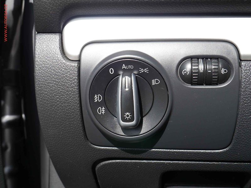 Volkswagen Golf (2009) 2.0TDi, AAC, tempo - fotka 18 z 19