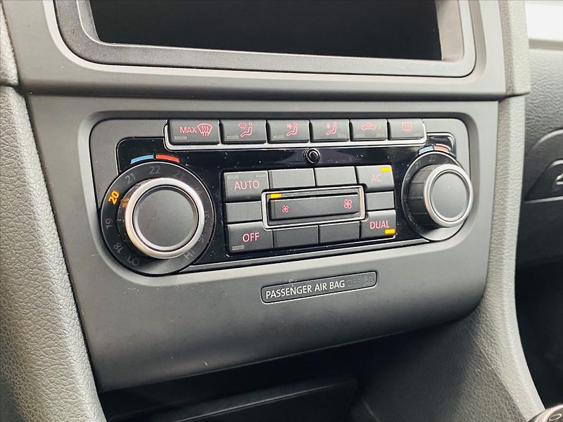Volkswagen Golf 1,6 TDI Aut. Klima ČR - fotka 15 z 22