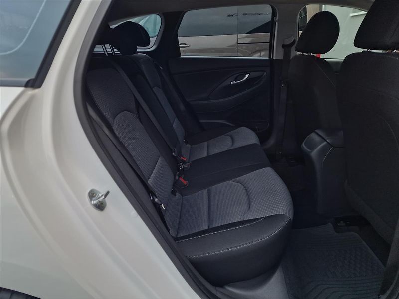 Hyundai i30 1.0 T-Gdi Comfort,ČR,1.Maj - fotka 14 z 47