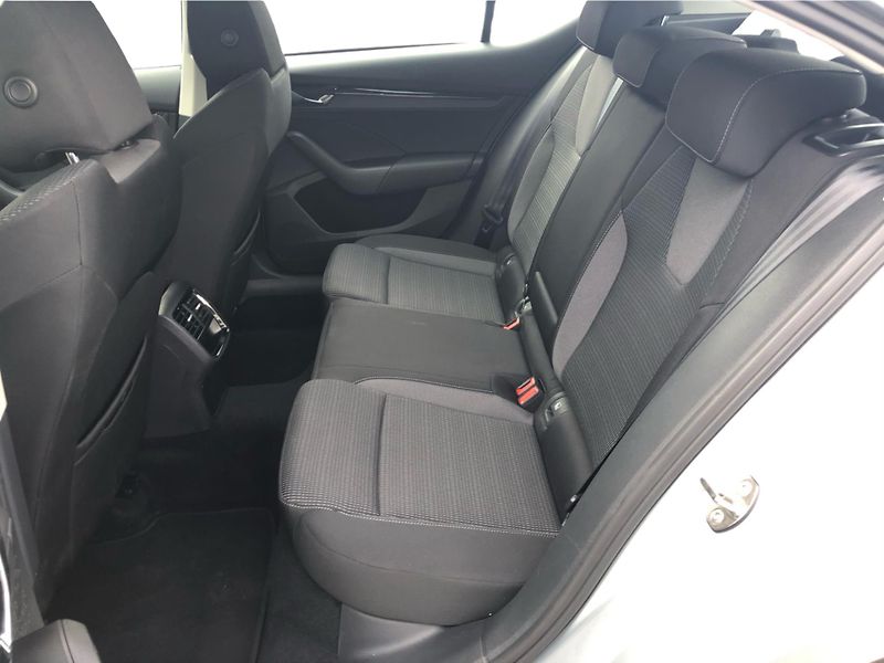 Škoda Octavia 2.0 TDi AMBITION - fotka 12 z 28