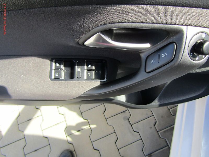Volkswagen Polo (2014) 1.2 i, Comfortline - fotka 11 z 17
