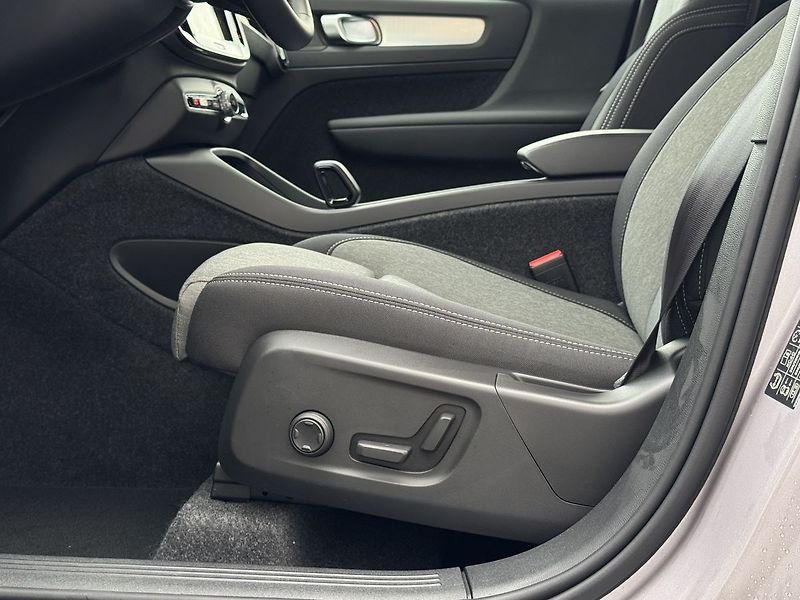 Volvo XC40 (2026) PLUS DARK B3, 360°, PIXEL LED - fotka 10 z 20