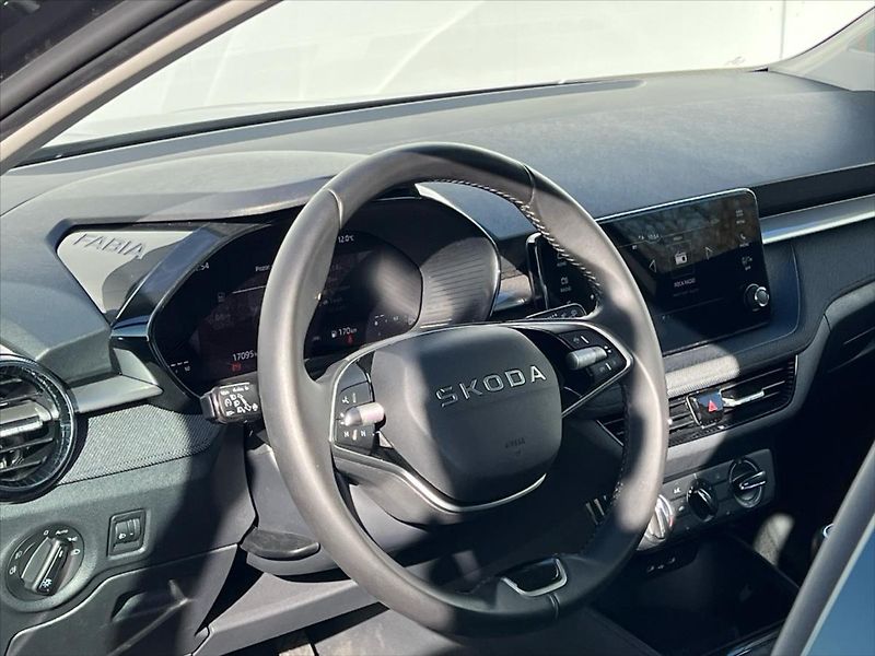 Škoda Fabia 1,0 TSi 70kW SELECTION - fotka 10 z 23